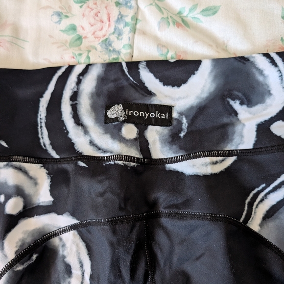 GUC Iron Yokai V-Cut Cloud Leggings - Picture 6 of 14